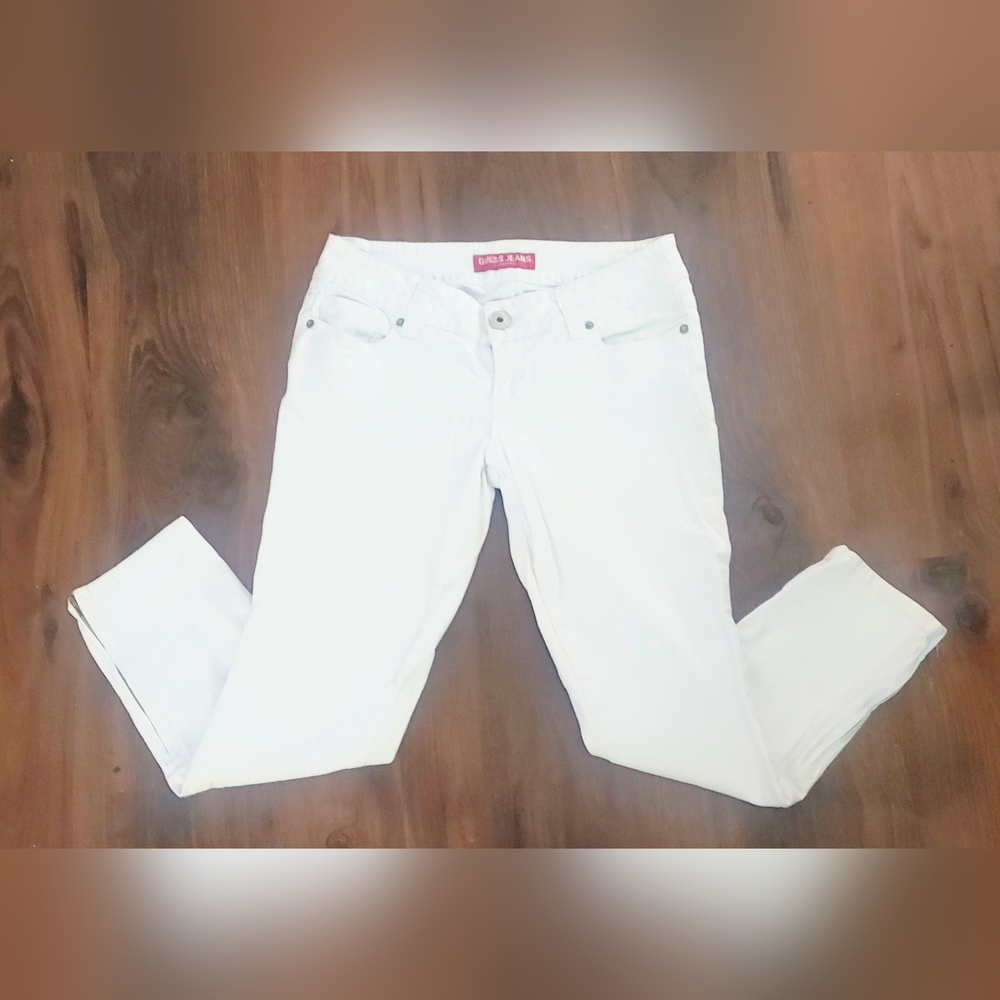 Super Cute Guess White Jeans with Ankle Zippers Size 28 Great Condition